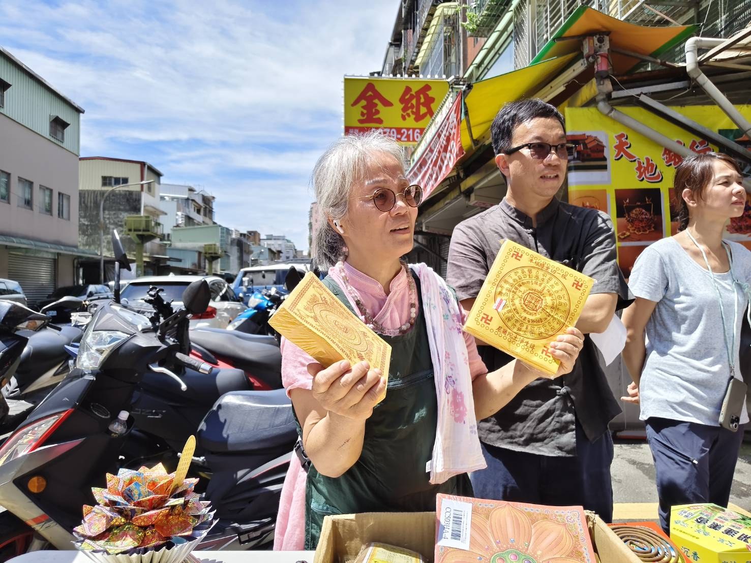 一炷香的地方記憶：天地銀行御香舖，楊櫻綢師姐守著的香火文化
